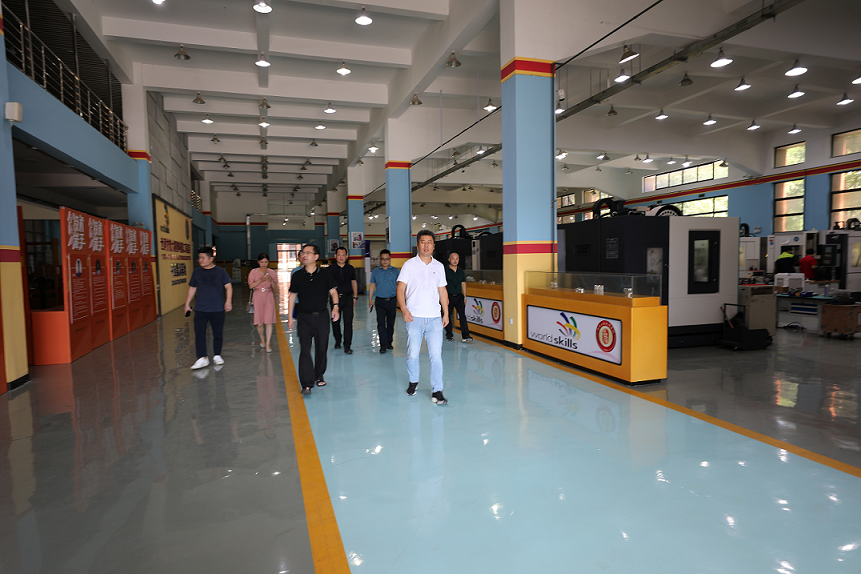 株洲市总工会副主席刘必林一行来MK体育·(国际)官方网站调研