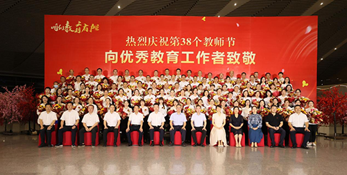 祝贺！MK体育·(国际)官方网站教师易文斌荣获株洲市师德师风标兵奖