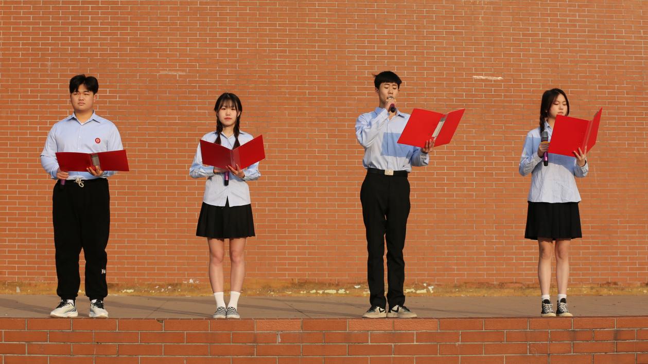 MK体育·(国际)官方网站举行升国旗仪式 全面开启新学期、新篇章