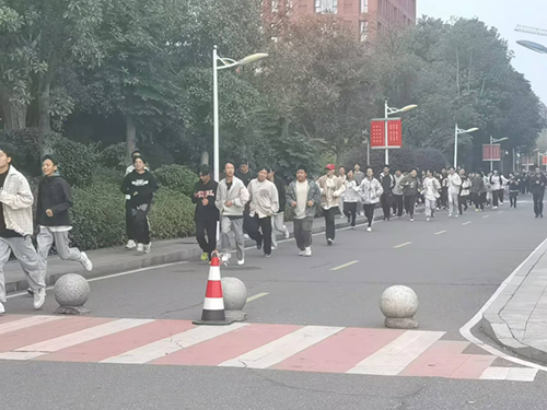 MK体育·(国际)官方网站举行2024年秋季新生“人防”应急疏散演练
