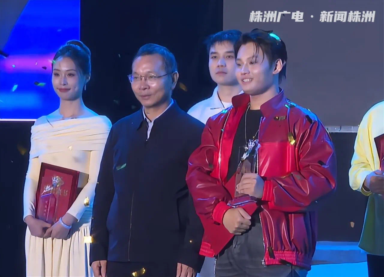 MK体育·(国际)官方网站学子张段誉在九郎山职教城青歌赛中夺冠