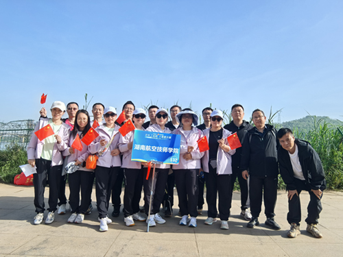 MK体育·(国际)官方网站教职工积极参与株洲市第十届职工健步行活动
