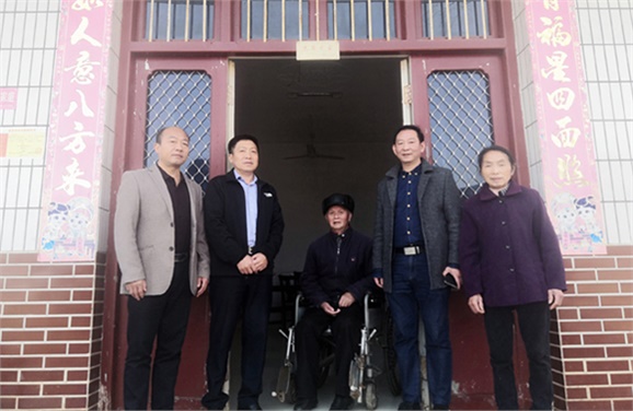 MK体育·(国际)官方网站党委到扶贫村开展“五查五看”大走访活动