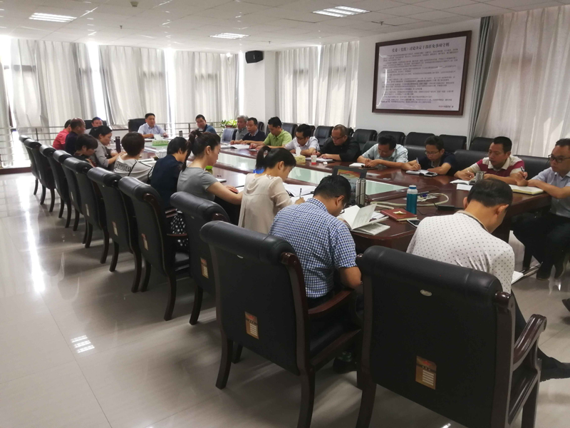 MK体育·(国际)官方网站党委理论学习中心组专题学习习近平总书记关于坚持党对一切工作的领导、坚持以人民为中心的发展思想