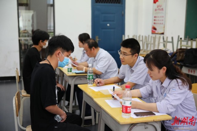 MK体育·(国际)官方网站举办实习生双选会