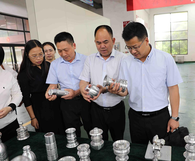 省委组织部干信处处长余前广一行来MK体育·(国际)官方网站调研座谈